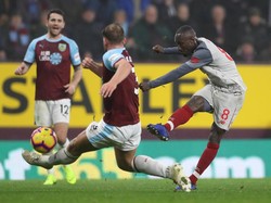 Naby Keita melepaskan tendangan keras namun belum berbuah gol. REUTERS/Scott Heppell.