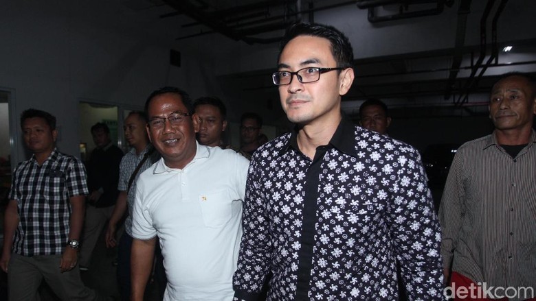 Novanto Sambut Zumi Zola di Sukamiskin, Langsung Ajak Nyantri Novanto Sambut Zumi Zola di Sukamiskin, Langsung Ajak Nyantri