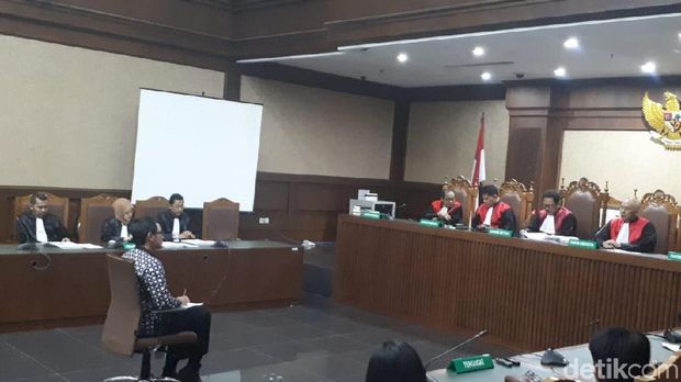 Sidang vonis Zumi Zola di Pengadilan Tipikor, Kamis (6/12/2018)