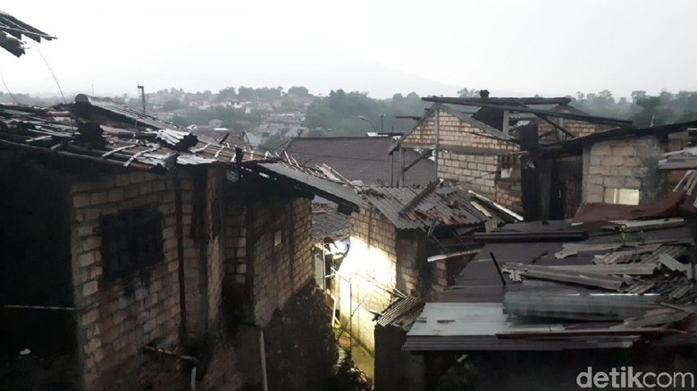 Kronologi dan Dampak Puting Beliung di Bogor Kronologi dan Dampak Puting Beliung di Bogor