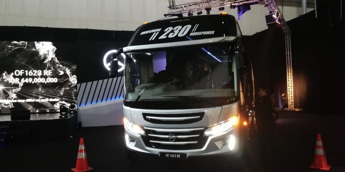 Bus baru Daimler