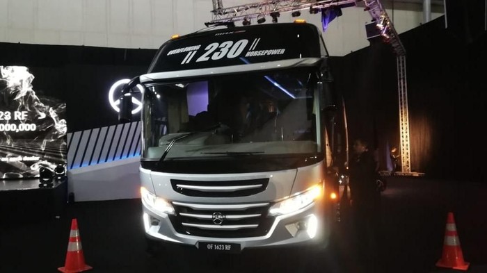 Bus baru Daimler