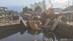 Foto: Crane Roboh di Kemayoran Timpa Rumah, Bikin 3 Orang Luka