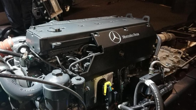 Mesin bus Mercedes-Benz (Foto: Rizki Pratama) Mesin bus Mercedes-Benz (Foto: Rizki Pratama)