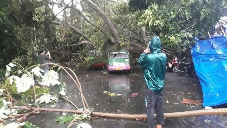 900 Rumah di Bogor Rusak Usai Diterjang Puting Beliung 900 Rumah di Bogor Rusak Usai Diterjang Puting Beliung
