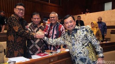 Bahas Persiapan Pemilu, Begini Raker Komisi II-Mendagri