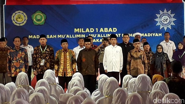 Jokowi Hadiri Milad 1 Abad Muallimin-Muallimat di Yogyakarta Jokowi Hadiri Milad 1 Abad Muallimin-Muallimat di Yogyakarta