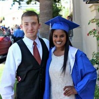 Menjalani hubungan jarak jauh diakui Laura dan Matt tidaklah mudah. Namun mereka berhasil bertahan. Dan Matt tidak menunggu hingga lulus kuliah untuk mengajukan lamaran pada Laura. Foto: Dok. Facebook Matt Grodsky, Laura Scheel