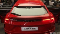 Seperti biasa, Lamborghini memberikan nama banteng untuk setiap mobilnya. Urus adalah nama sebuah banteng Spanyol yang sudah dikembangbiakkan selama 500 tahun.