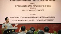 Perjanjian itu mengatur tentang bantuan pengamanan dan penegakan hukum saat pendistribusian BBM dan di lingkungan kerja PT Pertamina seperti kilang minyak dari hulu hingga hilir. Foto: dok. Polri