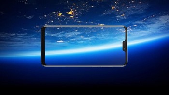 Layar ponsel ini terilindung kaca Gorilla Glass . Foto: Asus Rusia