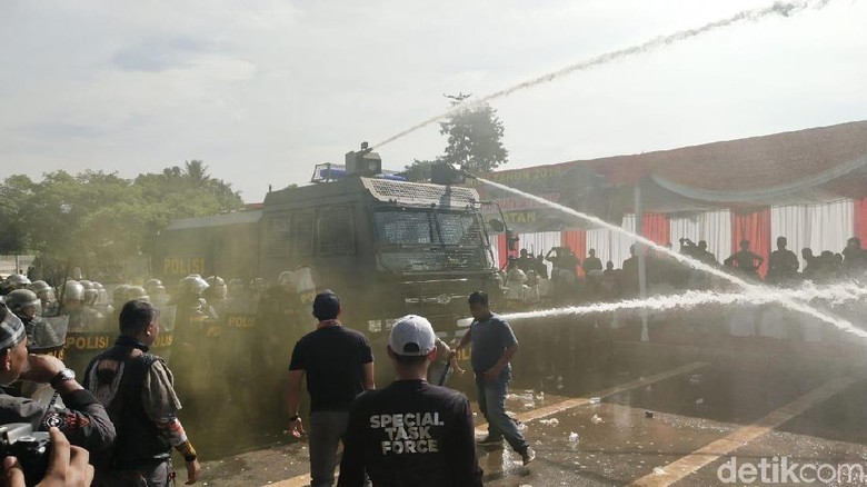 Polres Tangsel Gelar Simulasi Pengamanan Pilpres 2019 Polres Tangsel Gelar Simulasi Pengamanan Pilpres 2019