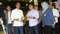 Presiden Joko Widodo bersama Direktur Utama PT Bank Tabungan Negara (Persero) Tbk, Maryono meninjau pameran start up dalam acara BTN Digital Start Up Connect 2018 di Balai Kartini, Jakarta, Jumat (7/12/2018). Pool/BTN.