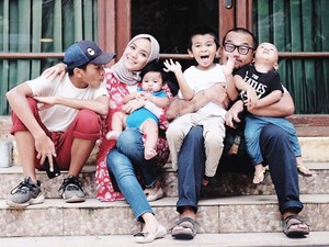 Kisah Enno Lerian Mendekatkan Si Anak Sulung dengan Ayah Sambung