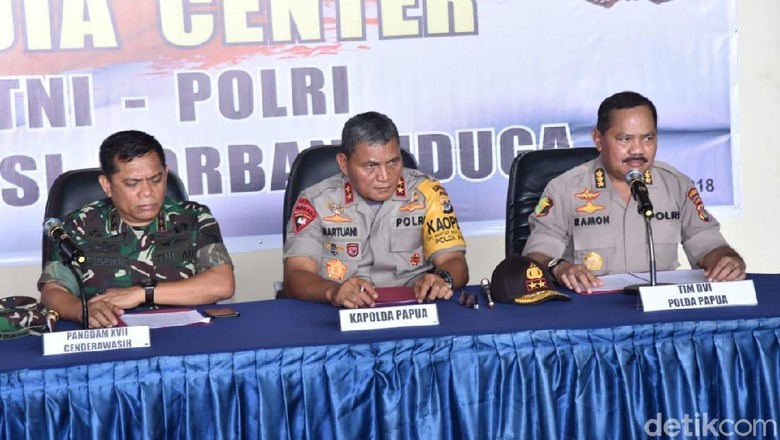 Tarian Perang Egianus Kogoya Cs Sebelum Eksekusi Pekerja Trans Papua Tarian Perang Egianus Kogoya Cs Sebelum Eksekusi Pekerja Trans Papua