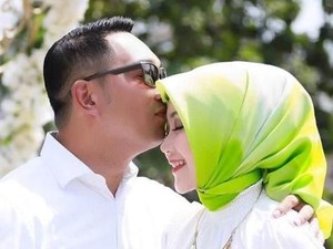 Melihat Lagi Postingan Mesra Istri Ridwan Kamil di HUT Pernikahan