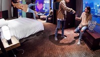 Editan foto yang satu ini menggambarkan Alesso jika mengalami jetlag setelah pernerbangan jarak jauh. Ada dirinya yang menuangi wine, hingga sosok dirinya yang bermain laptop. Foto: Instagram @alesso