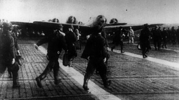 Detik-detik menjelang keberangkatan para pilot Jepang yang akan melancarkan serangan ke Pearl Harbour. (Foto: Keystone/Getty Images)