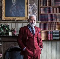 Kampanye Lumen ini dibuat demi merespon survei yang dilakukan sebelumnya. Mereka menemukan 19 persen wanita Inggris mengatakan bila Sinterklas terlihat menarik. Pembawaan mereka yang ramah, senyum dan sikap baik menjadi alasan Sinterklas dianggap menarik oleh para wanita. Foto: Dok. Lumen