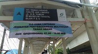Pantauan detikcom di Skybridge Tanah Abang, Jalan Jati Baru, Jakarta Pusat, Jumat (7/12/2018), terlihat pintu masuk ke skybridge sudah dibuka dan warga bisa melintas. (Foto: Lisye Sri Rahayu/detikcom)