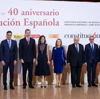 Inilah penampilan Ratu Letizia dari Spanyol saat menemani suaminya, Raja Felipe VI saat menghadiri acara perayaan ulang tahun ke-40 Konstitusi Spanyol di Auditorio Nacional, Madrid, Rabu (5/12/2018). Foto: Pablo Cuadra/Getty Images