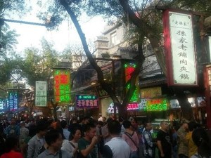 Wisata Kuliner Halal di Muslim Quarter Xian, China