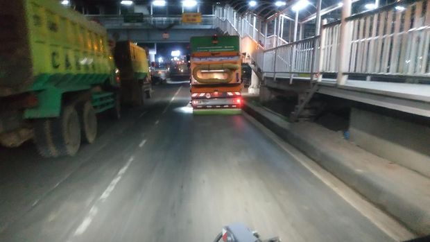 Truk penyapu jalan