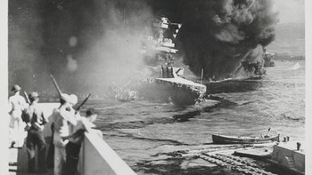 Militer Jepang melancarkan serangan dadakan dalam dua gelombang ke Pearl Harbour tanggal 7 Desember 1941. Serangan dimulai pada pukul 7 pagi. (Foto: Hulton Archive/Getty Images)