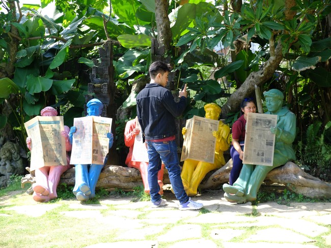 Jika ke pantai terlalu mainstream bagi Anda saat di Bali, maka Big Garden Corner bisa menjadi opsi. Berlokasi di Jalan By Pass Ngurah Rai, destinasi berkonsep taman rekreasi keluarga ini hadir dengan berbagai instalasi seni yang fotogenik dan unik. Cocok bagi pengunjung yang ingin bernarsis ria. Foto: Daniel Ngantung/Wolipop