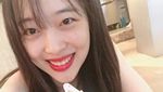Intip Gaya Seksi Sulli Saat Makan Mie Instan hingga Waffle