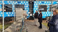 Kereta hydrogen ini ramah lingkungan karena melalui teknologi produksi listrik melalui proses kombinasi hidrogen dan oksigen, emisi yang dikeluarkan kereta adalah air. Singkatnya, praktis kereta ini zero emissions. Pool/KBRI Jerman.