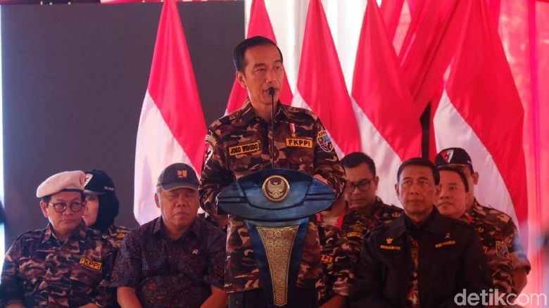 Berkemeja Loreng, Jokowi Buka Jambore Bela Negara FKPPI Berkemeja Loreng, Jokowi Buka Jambore Bela Negara FKPPI