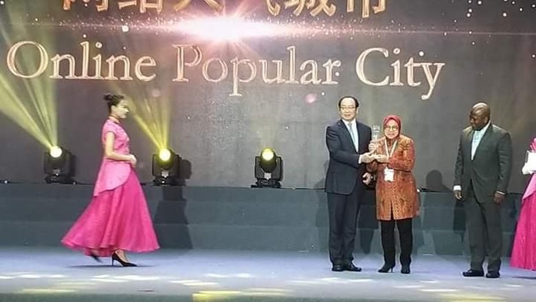 Surabaya Menangi Kota Terpopuler Secara Online di Guangzhou Award Surabaya Menangi Kota Terpopuler Secara Online di Guangzhou Award