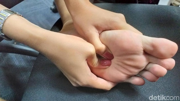 Cara Mengatasi Kaki Pegal di Malam Hari Efektif Tanpa Obat