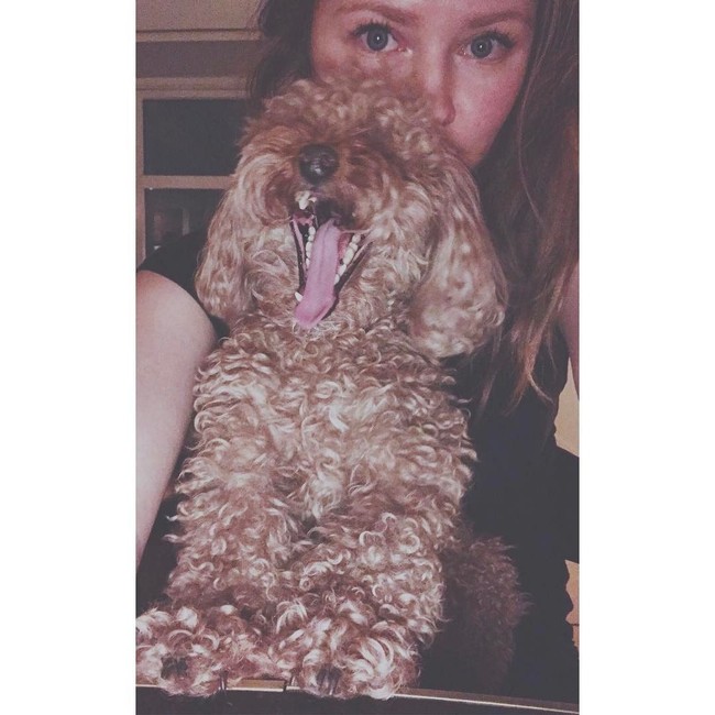 Oktober tahun lalu Anna ditangkap di California. Dia digiring kembali ke New York dan dituntut dengan enam kasus penipuan.  Foto: dok. Instagram (@theannedelvey)