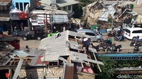 Yang terdampak sementara ini 900 rumah ya. Tersebar di kelurahan Lawanggintung, Cipaku, Batutulis, Pamoyanan. Yang paling paling parah di kelurahan Lawanggintung, kata Wali Kota Bogor, Bima Arya.