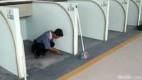 Pada hari ini uji coba hanya sebatas integrasi dengan Stasiun Tanah Abang. Untuk para pedagang rencananya akan masuk pada Senin depan.