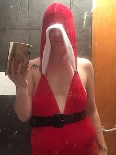 Gagal Total, Niat Tampil Seksi Pakai Baju Santa Tapi Hasilnya Begini