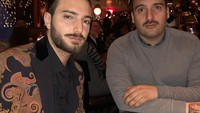 Makan bersama anggota keluarga, Alesso memilih restoran yang menyajikan menu khas Asia. Kira-kira apa yang dipesan oleh Alesso dan keluarga ya? Foto: Instagram @alesso