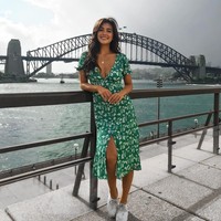 Memiliki penampilan fisik yang berbeda dari kebanyakan orang memang sering membuat anak campuran merasa tidak nyaman dengan diri sendiri. Hal itu juga dialami wanita yang berprofesi sebagai aktris dan model tersebut. Foto: dok Instagram @francesca.hung