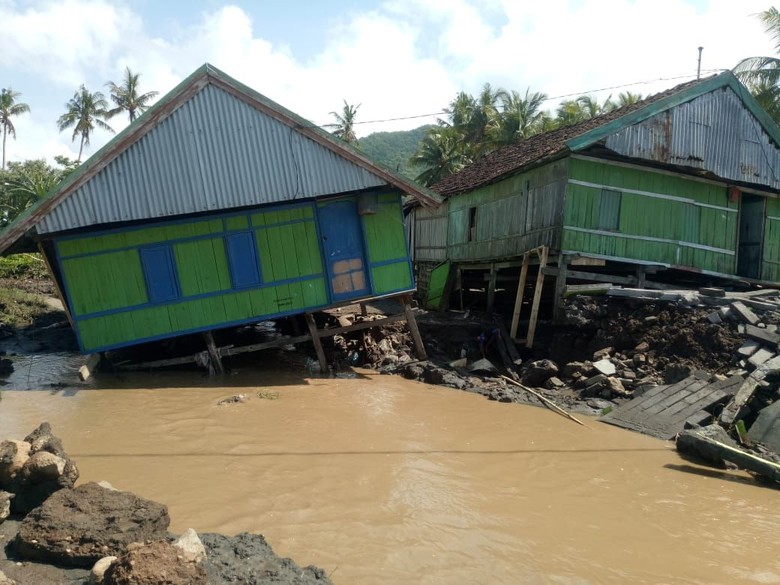 BNPB: Usai Diguncang Gempa 5,3 SR, Dompu NTB Sempat Diterjang Banjir BNPB: Usai Diguncang Gempa 5,3 SR, Dompu NTB Sempat Diterjang Banjir