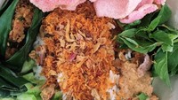 Pepes oncom dan teri goreng juga bisa jadi pilihan lauk buat menikmati nasi ulam yang gurih enak. Foto : Instagram @nasibakar.fm