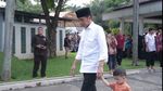 Potret Jokowi Salat Jumat Bareng Cucunya Jan Ethes