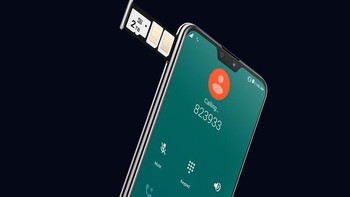 Mendukung dual SIM Card dan microSD dengan kapasitas 2 TB. Foto: Asus Rusia