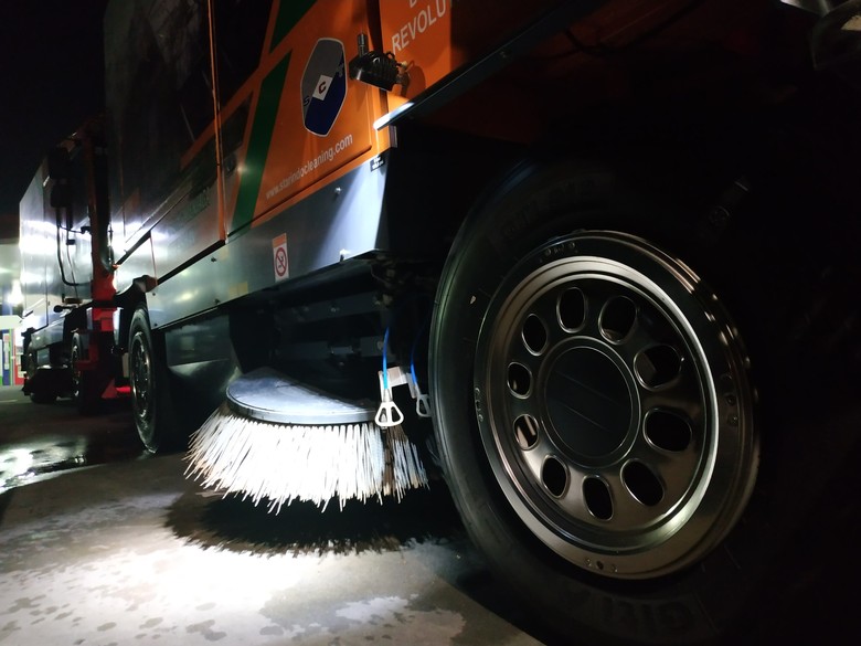Truk Road Sweeper. Foto: Ridwan Arifin Truk Road Sweeper. Foto: Ridwan Arifin