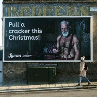 Menjadi Sinterklas adalah salah satu hal menyenangkan dari pekerjaanku, dan aku senang bagaimana fotografi menghidupkannya. Ini menunjukkan menjadi tua bukan berarti kamu berhenti bersenang-senang, kata Paul Orchard. Foto: Dok. Lumen