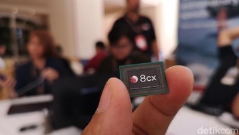 Qualcomm mengklaim laptop yang ditenagai Snapdragon 8cx ini lebih cepat 3,5 kali lipat dibandingkan perangkat dengan Snapdragon 835 dan 2 kali lipat jika disandingkan dengan Snapdragon 850. Foto: Agus Tri Haryanto/detikINET