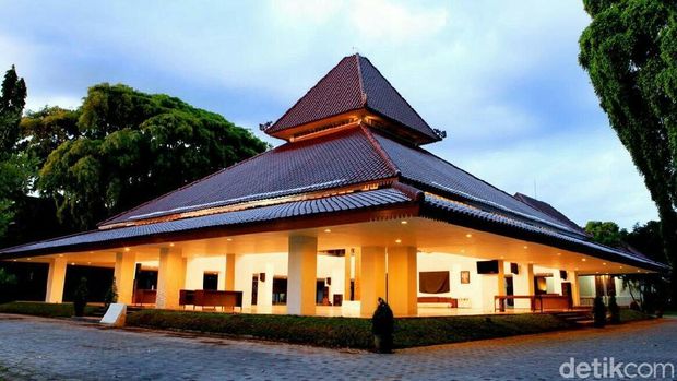 Wisata Arsitektur Banyuwangi Terminal Hijau Sampai Bukit