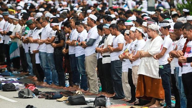 Najib dan Istri Ikut Aksi Anti-Ratifikasi Konvensi PBB soal Ras