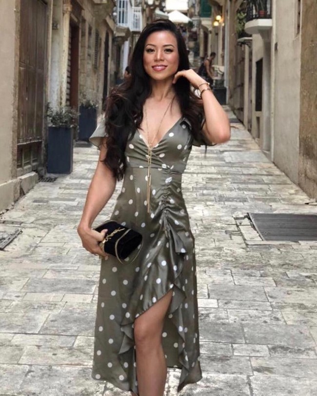 Ini Dara Huang yang saat ini tengah jadi sorotan. Wanita cantik ini tengah patah hati karena tunangannya disebut-sebut direbut oleh Putri Beatrice dari Inggris.  Foto: dok. Instagram (@dara_huang)